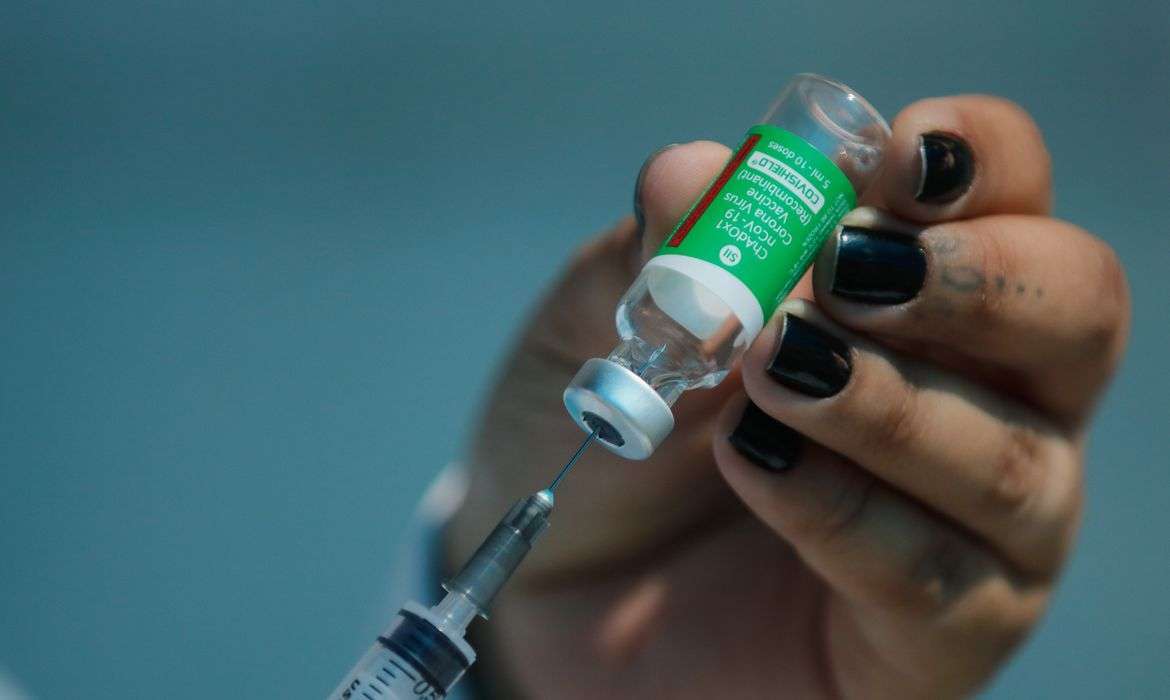 Imagem destaque da matéria - Quarta dose da vacina contra a COVID-19 no Rio tem baixa adesão